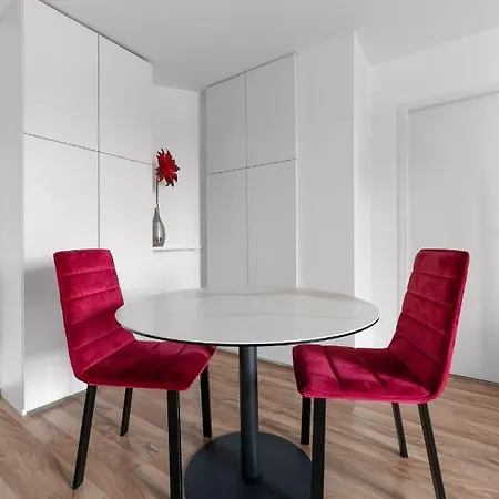 Design La Petite Europe - Ideal Curistes Виши